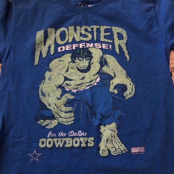 Dallas Cowboys Marvell Hulk T-Shirt Biys Size 10-12 - Picture 2 of 4